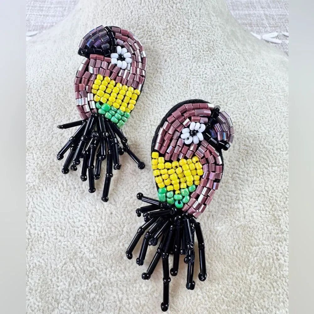 FP Beaded Tropical White Shore Parrot Post